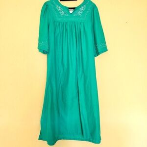 Anthony Richards teal Spanish style mumu dress with pockets and white embroidery